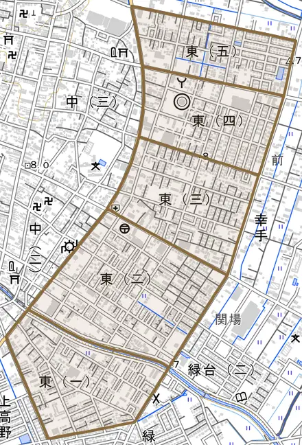 東とその周辺の地図。町の範囲を重ねている