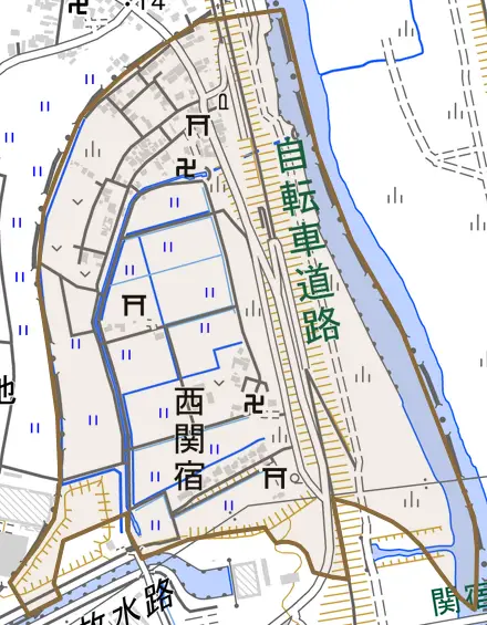 大字西関宿とその周辺の地図。町の範囲を重ねている