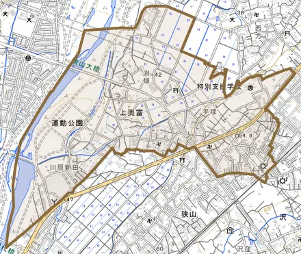 大字上奥富とその周辺の地図。町の範囲を重ねている