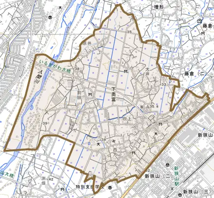 大字下奥富とその周辺の地図。町の範囲を重ねている