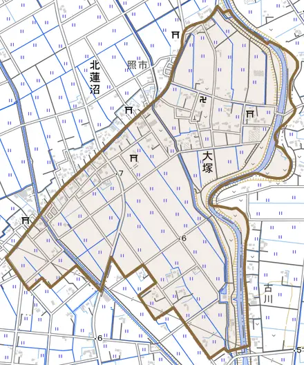 大字大塚とその周辺の地図。町の範囲を重ねている