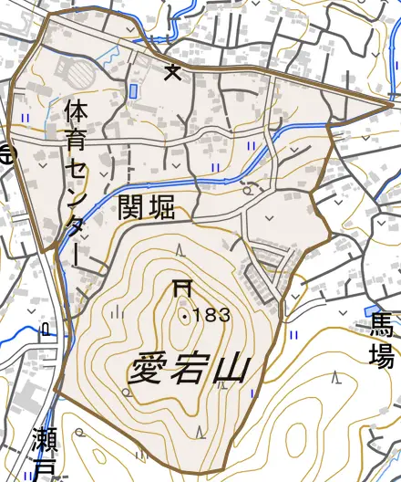 大字関堀とその周辺の地図。町の範囲を重ねている