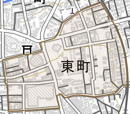 東町とその周辺の地図。町の範囲を重ねている