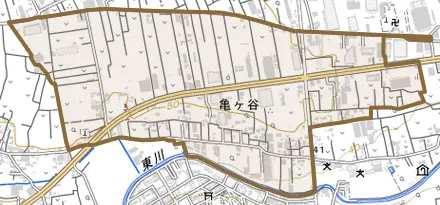 大字亀ケ谷とその周辺の地図。町の範囲を重ねている