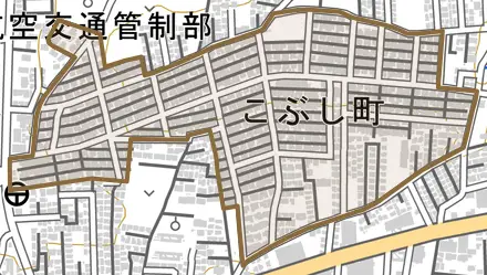 こぶし町とその周辺の地図。町の範囲を重ねている