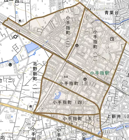 小手指町とその周辺の地図。町の範囲を重ねている