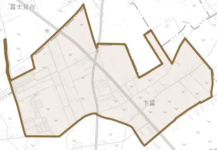大字下富とその周辺の地図。町の範囲を重ねている