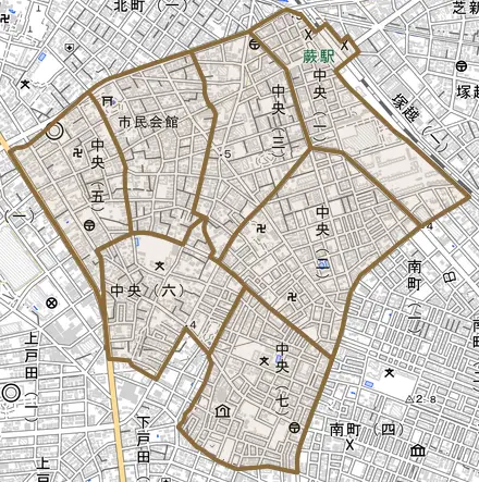 中央とその周辺の地図。町の範囲を重ねている
