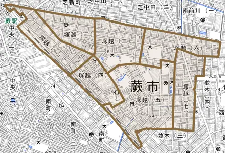 塚越とその周辺の地図。町の範囲を重ねている