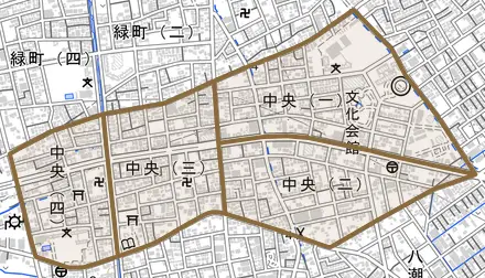 中央とその周辺の地図。町の範囲を重ねている