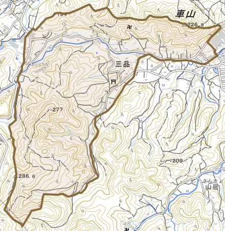 大字三品とその周辺の地図。町の範囲を重ねている