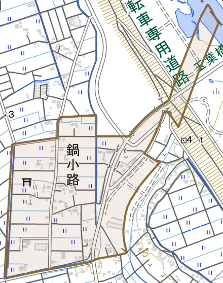 大字鍋小路とその周辺の地図。町の範囲を重ねている