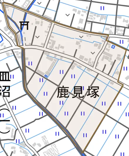 大字鹿見塚とその周辺の地図。町の範囲を重ねている