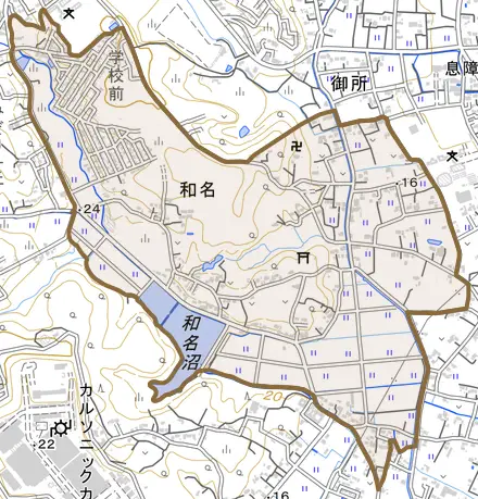 大字和名とその周辺の地図。町の範囲を重ねている