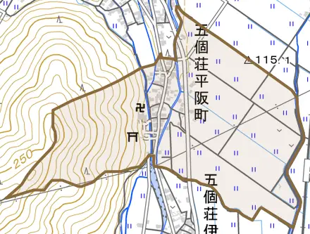 五個荘平阪町とその周辺の地図。町の範囲を重ねている