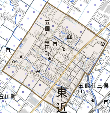 五個荘竜田町とその周辺の地図。町の範囲を重ねている