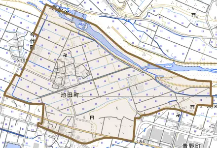 池田町とその周辺の地図。町の範囲を重ねている