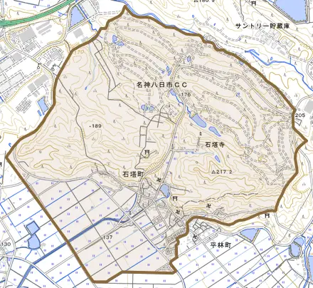 石塔町とその周辺の地図。町の範囲を重ねている