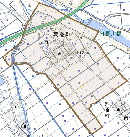 葛巻町とその周辺の地図。町の範囲を重ねている
