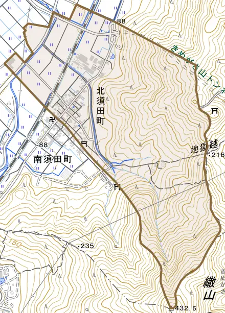 北須田町とその周辺の地図。町の範囲を重ねている