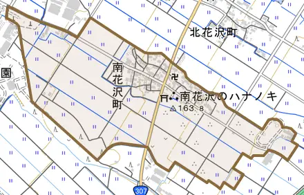 南花沢町とその周辺の地図。町の範囲を重ねている