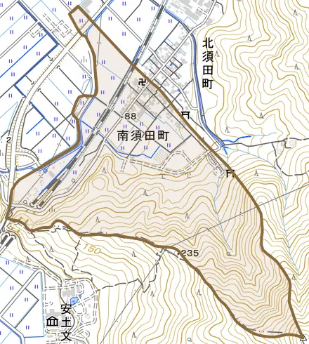 南須田町とその周辺の地図。町の範囲を重ねている
