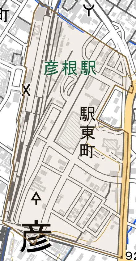 駅東町とその周辺の地図。町の範囲を重ねている