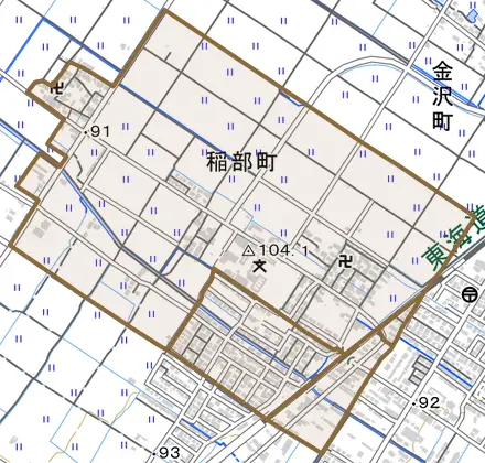 稲部町とその周辺の地図。町の範囲を重ねている