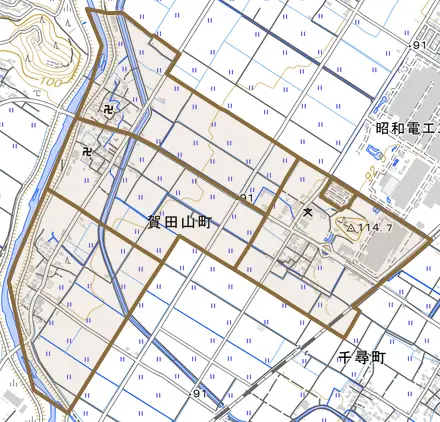 賀田山町とその周辺の地図。町の範囲を重ねている