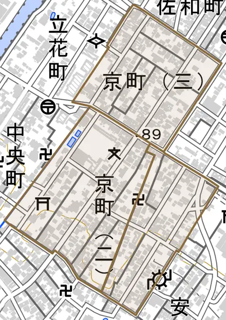 京町とその周辺の地図。町の範囲を重ねている