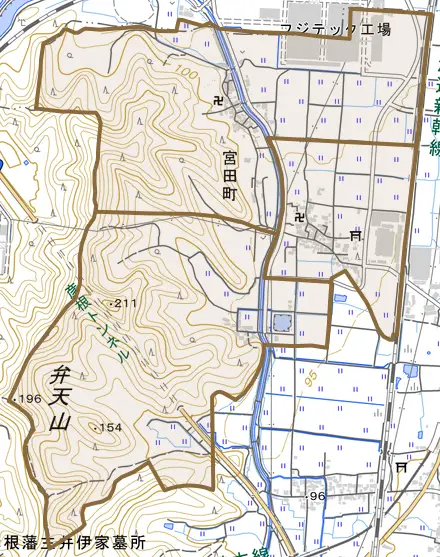 宮田町とその周辺の地図。町の範囲を重ねている
