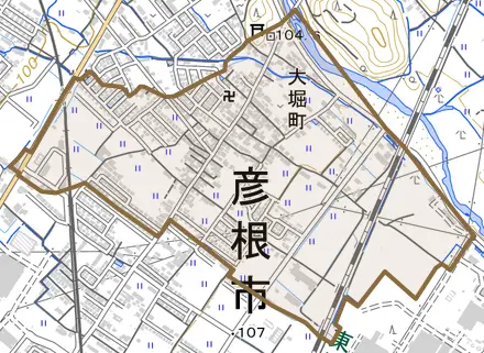 大堀町とその周辺の地図。町の範囲を重ねている