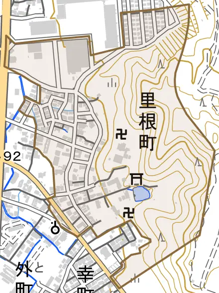 里根町とその周辺の地図。町の範囲を重ねている