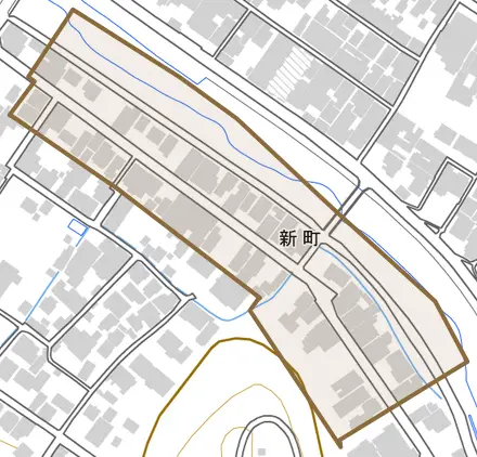 新町とその周辺の地図。町の範囲を重ねている