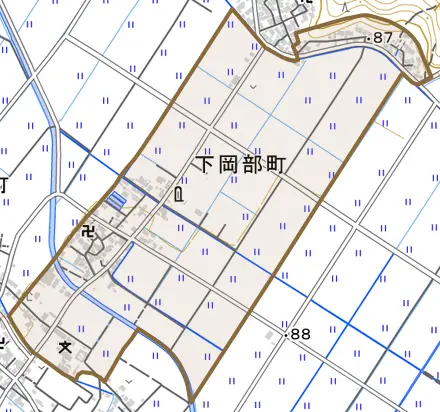 下岡部町とその周辺の地図。町の範囲を重ねている