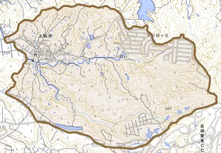 大字上駒月とその周辺の地図。町の範囲を重ねている