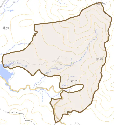 大字熊野とその周辺の地図。町の範囲を重ねている
