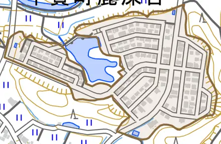 甲賀町鹿深台とその周辺の地図。町の範囲を重ねている