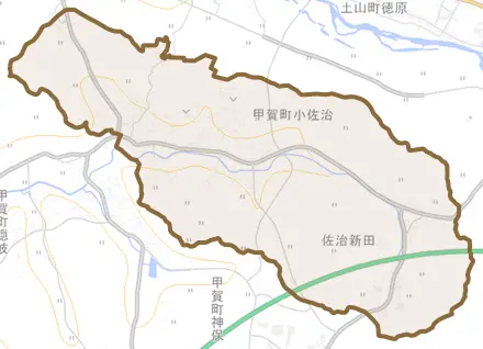 甲賀町小佐治とその周辺の地図。町の範囲を重ねている