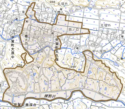 甲賀町大久保とその周辺の地図。町の範囲を重ねている