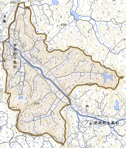 甲南町下馬杉とその周辺の地図。町の範囲を重ねている