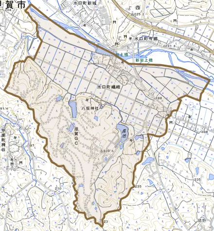 水口町嶬峨とその周辺の地図。町の範囲を重ねている
