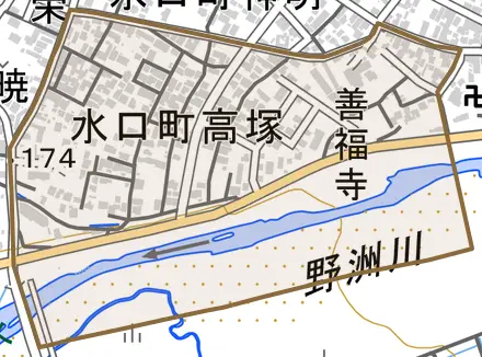 水口町高塚とその周辺の地図。町の範囲を重ねている