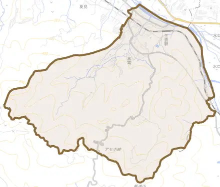 三雲とその周辺の地図。町の範囲を重ねている
