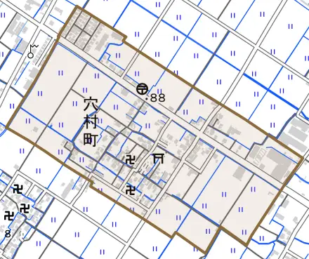 穴村町とその周辺の地図。町の範囲を重ねている