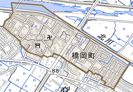 橋岡町とその周辺の地図。町の範囲を重ねている