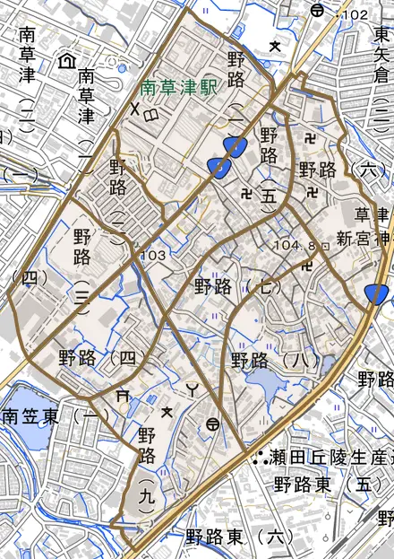 野路とその周辺の地図。町の範囲を重ねている