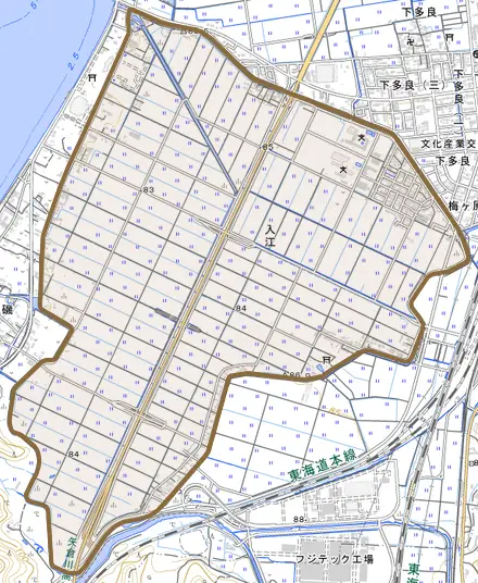 入江とその周辺の地図。町の範囲を重ねている