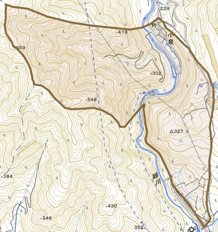 小泉とその周辺の地図。町の範囲を重ねている