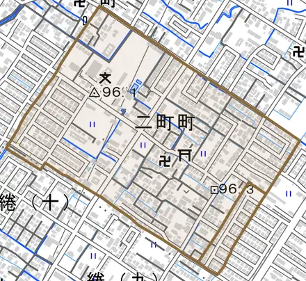 二町町とその周辺の地図。町の範囲を重ねている